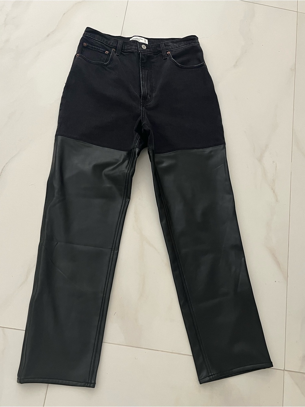 Abercrombie Denim + Leather Mixed Fabric Ultra High Rise
90s Straight Jean High - Picture 7 of 11